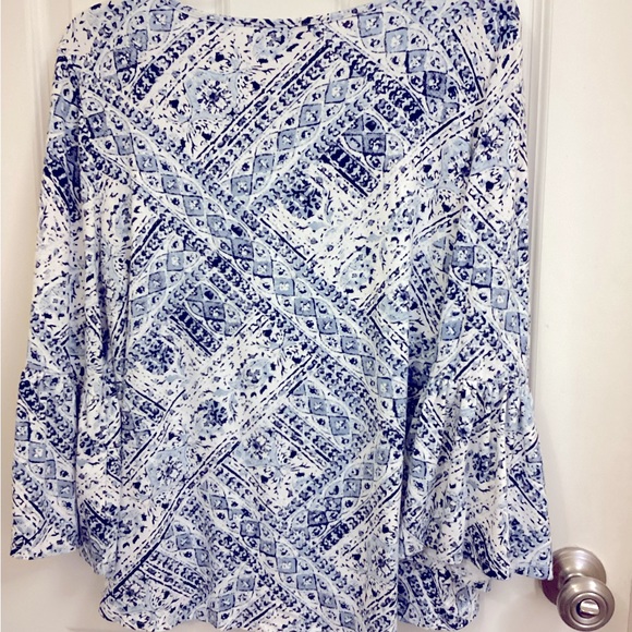 New Directions top, blue and white, fluted sleeves, front tie - Picture 2 of 3